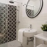 Revived Elegance In 的里雅斯特